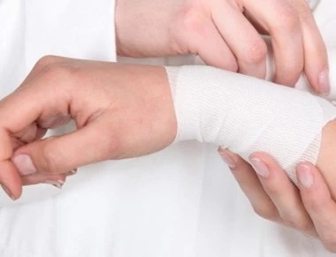 Επιστήμονες ανακάλυψαν τον «έξυπνο» επίδεσμο που υπόσχεται γρήγορη επούλωση